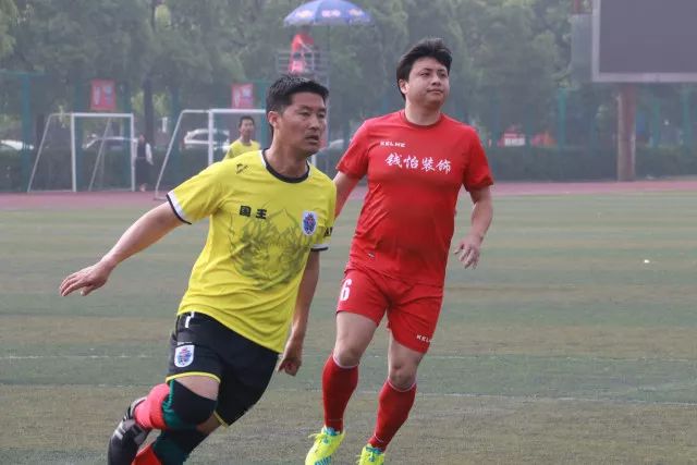 拉菲尼亚受伤再度引发巴西队争议，巴萨需加强保护措施